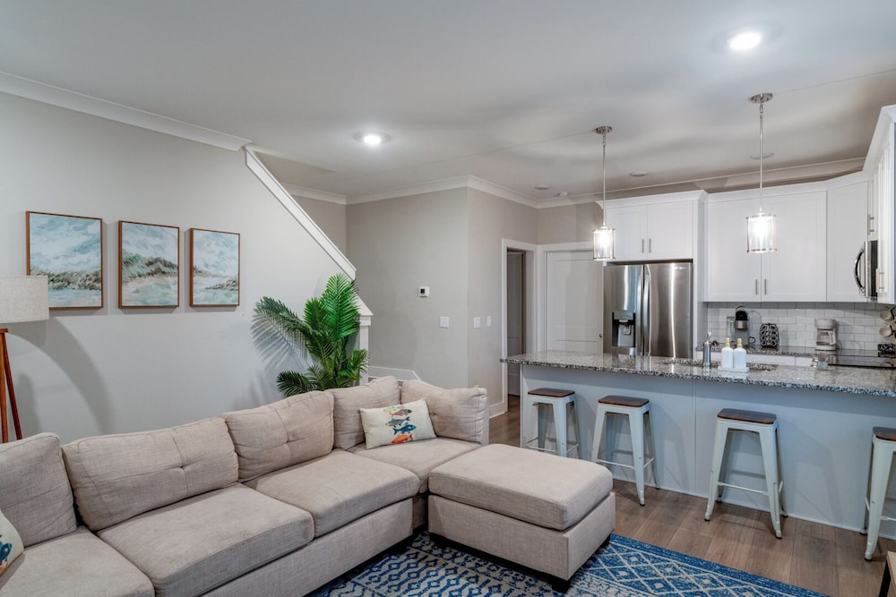 Big Red Old Hickory in Lakewood, United States