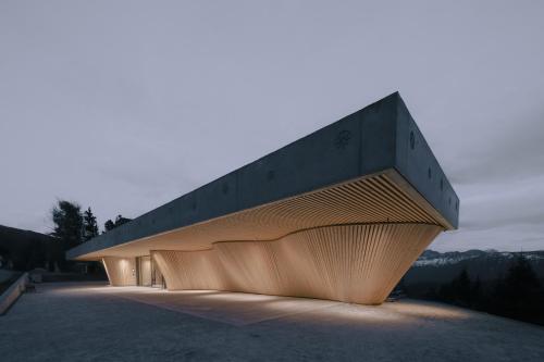 Anders Mountain Suites 2 — 4-Star Luxury Hotel in Bressanone, Italy