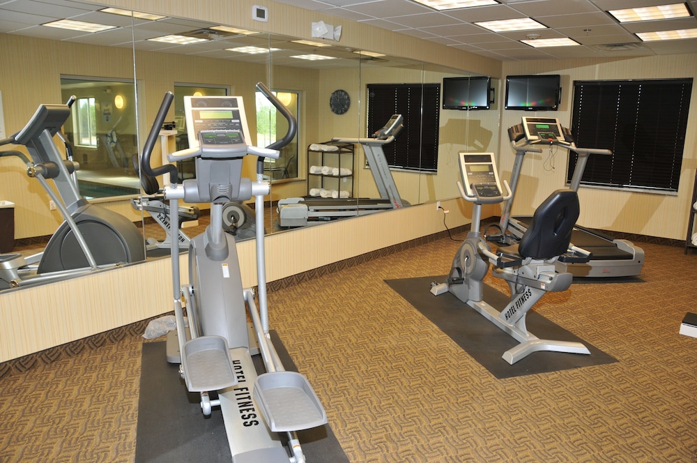 Holiday Inn Express & Suites Clinton by IHG - photo 9