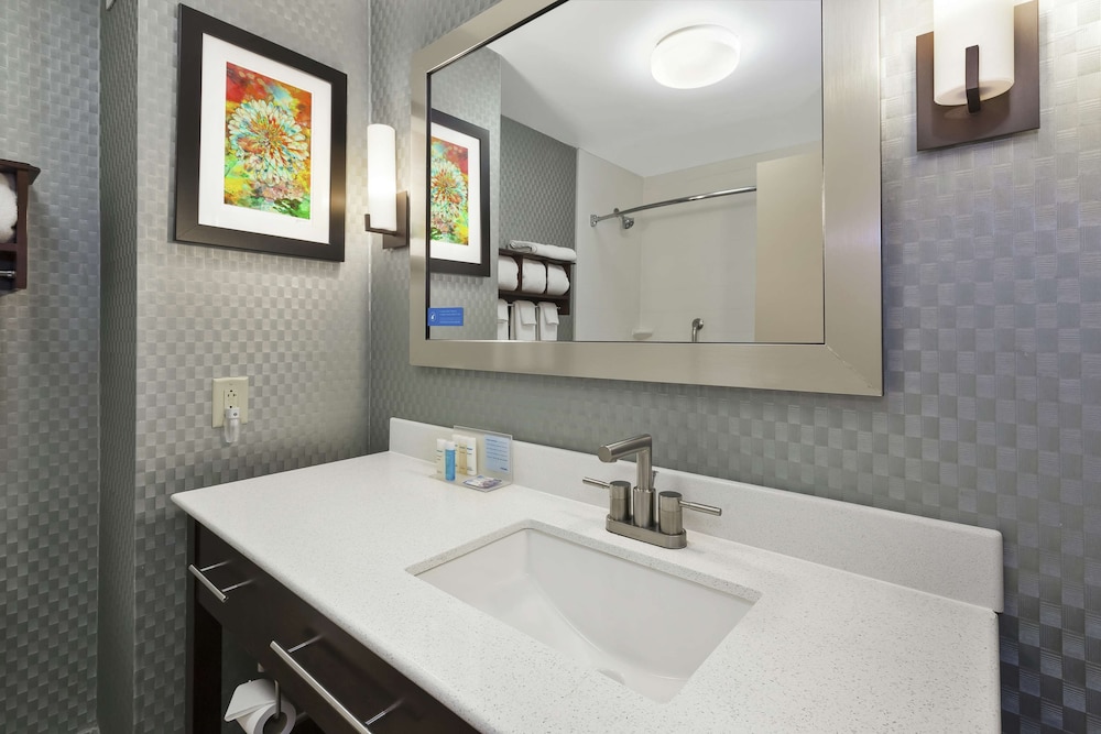 Hampton Inn Clinton - photo 20