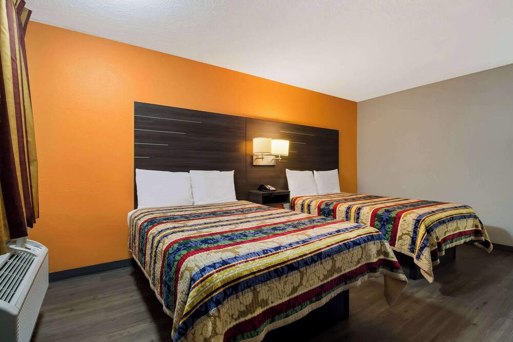 Rodeway Inn Conference Center - photo 6