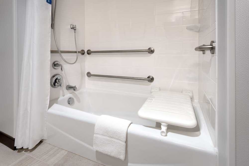 Hampton Inn & Suites Rexburg - photo 18
