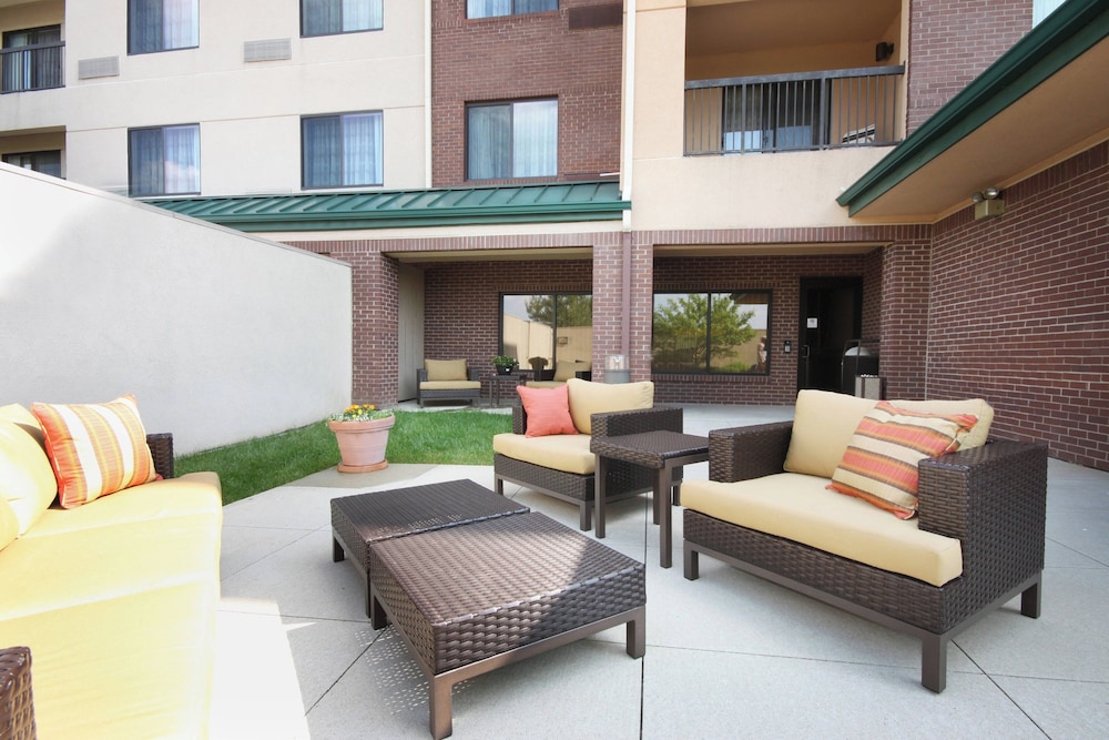 Courtyard by Marriott Chicago Bloomingdale - photo 27