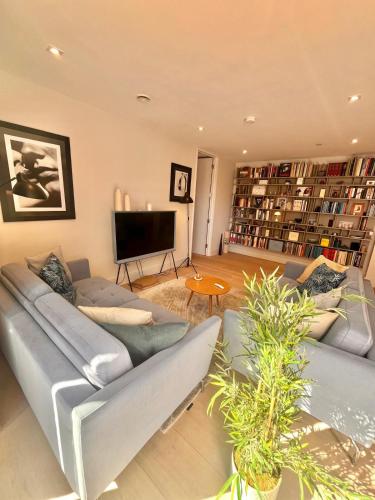 Stylish Central Apartment Moments from Paddington Station Pass the Keys — 4-Star Luxury Hotel in London, United Kingdom