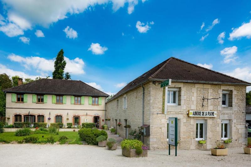 Logis Auberge De La Plaine in Troyes, France