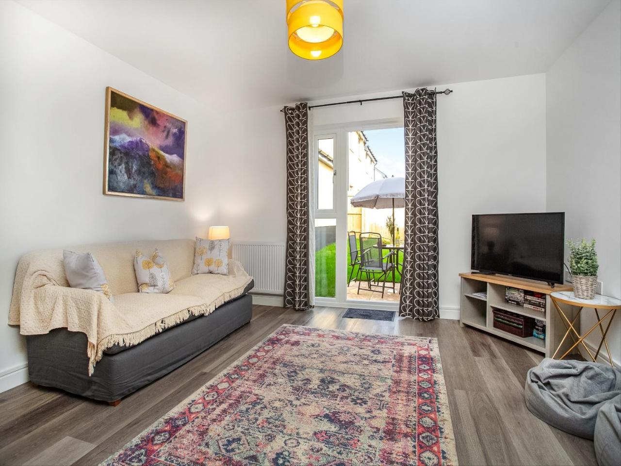 Wagtails in Dartmouth, United Kingdom