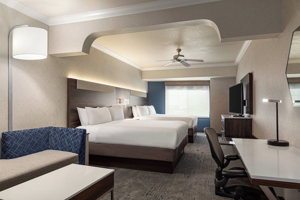 Holiday Inn Express and Suites Bakersfield Central by IHG - photo 8
