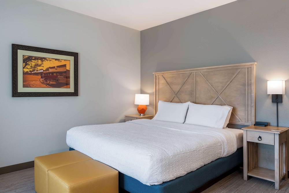Hampton Inn & Suites Dodge City - photo 8