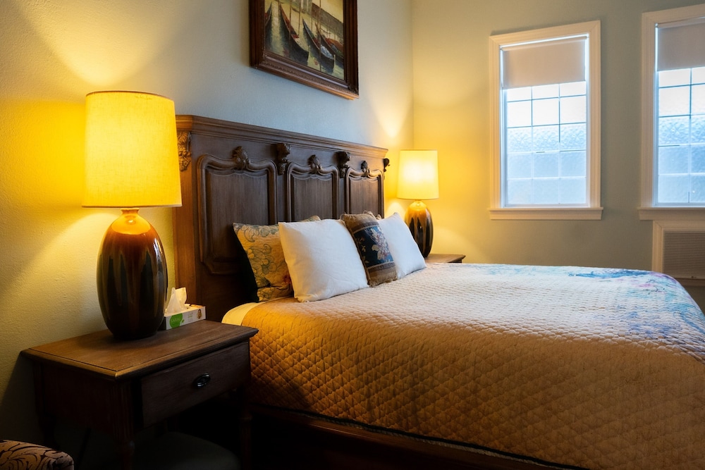 Oaak Tree Hotel - photo 91