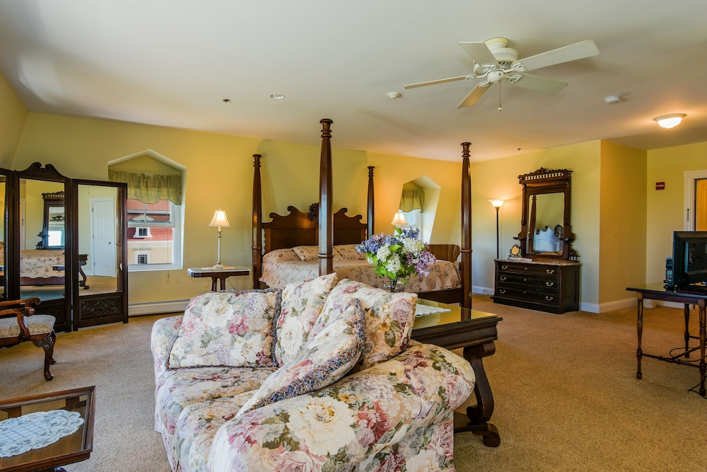 Payne's Harbor View Inn - photo 16