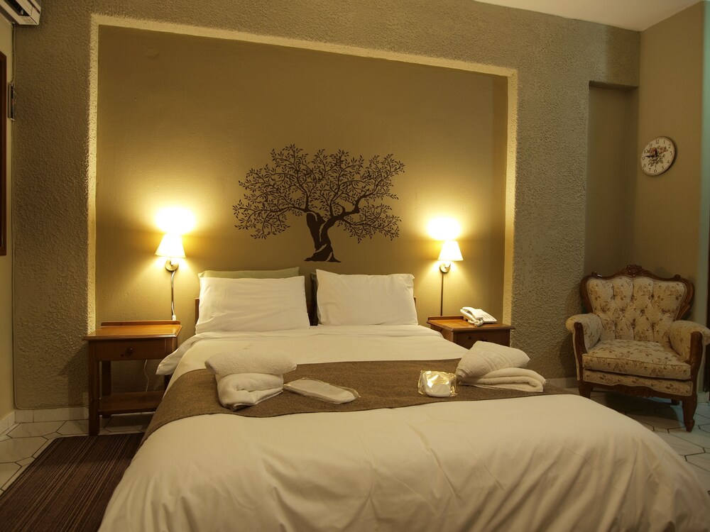 Kleopatra Traditional Hotel Apartments in Kalamos, Greece