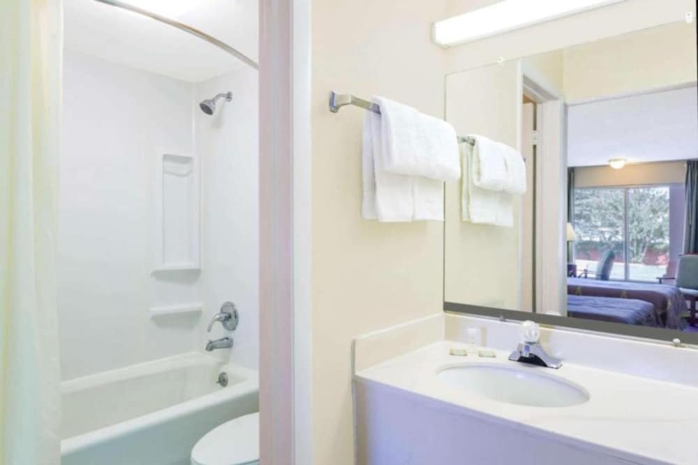 Ashland Studio Inn By OYO Richmond North near Kings Dominion - photo 15