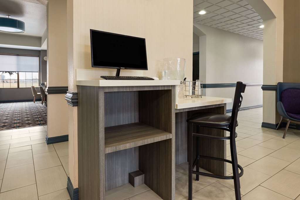 La Quinta Inn & Suites by Wyndham Ft. Worth Forest Hill TX - photo 31