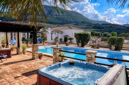 Pasa Fina Luxury Holiday Retreat — hotel in Villanueva Del Trabuco