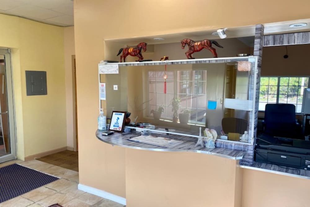 Red Carpet Inn & Suites Lima - photo 2