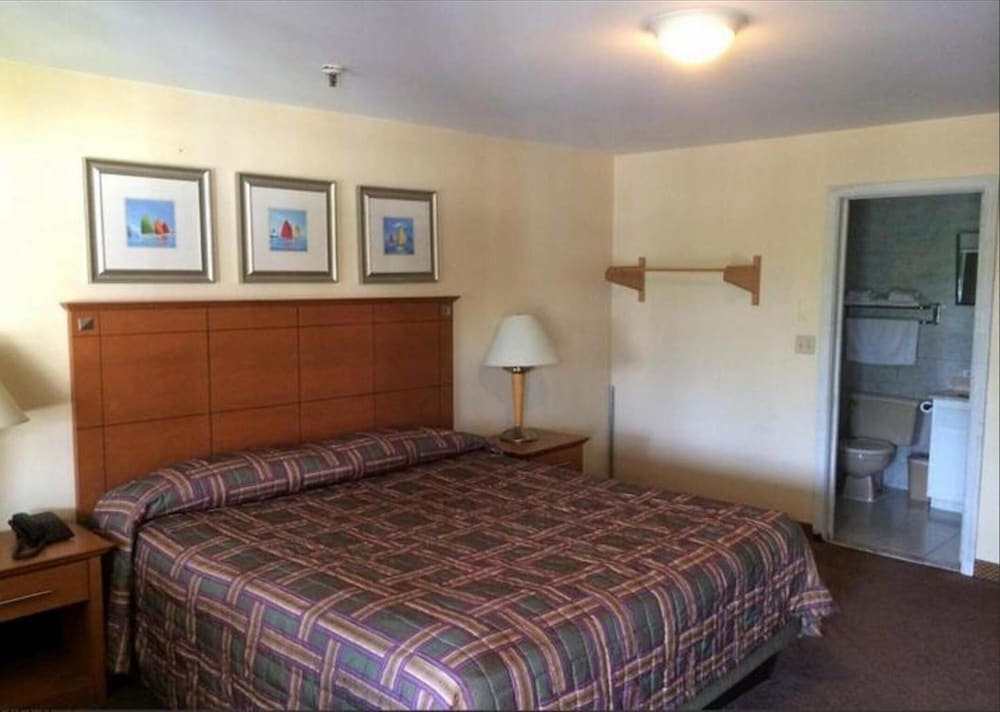 Branford Motel - photo 17