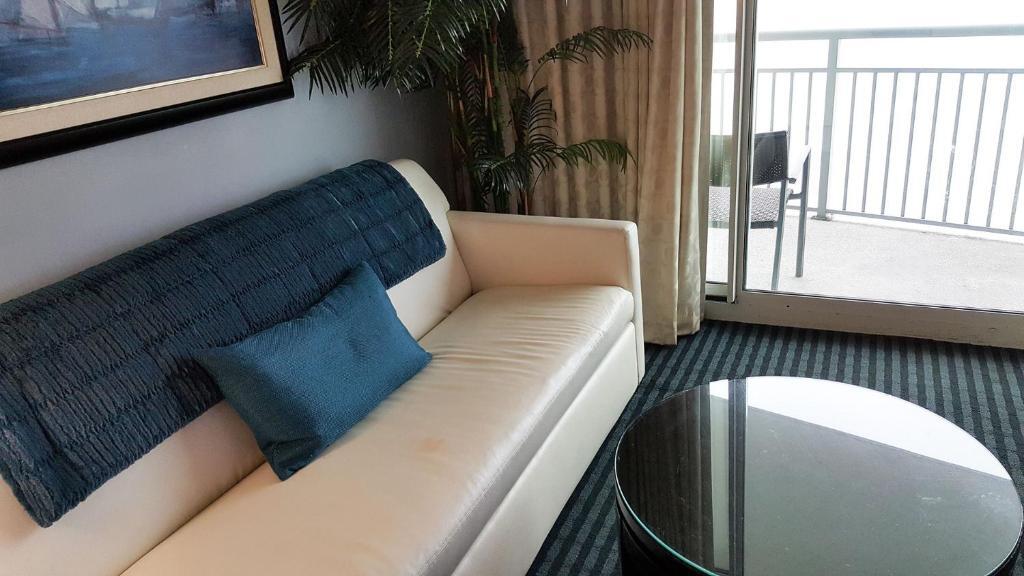 15th Floor Ocean Front - featured photo