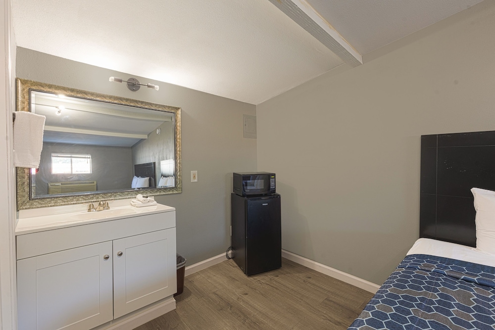 Sands Inn Winnie - photo 21