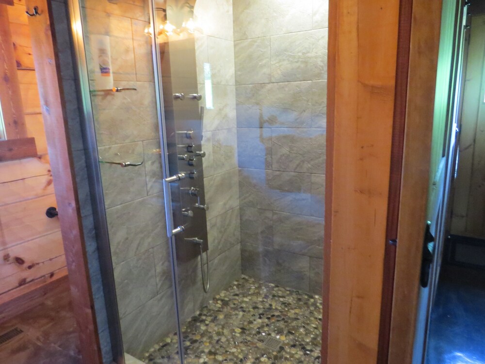 Southern Comfort Lakeside Cabin Resort - photo 47