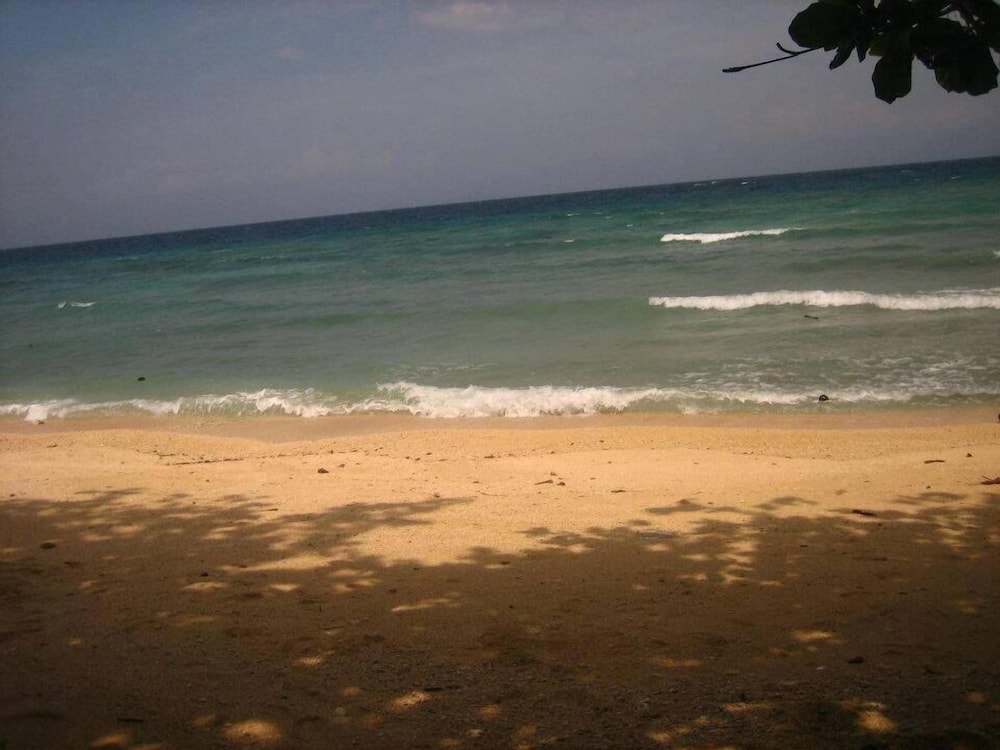 Gorion Beach Resort - carbon neutral hotel in Samboan