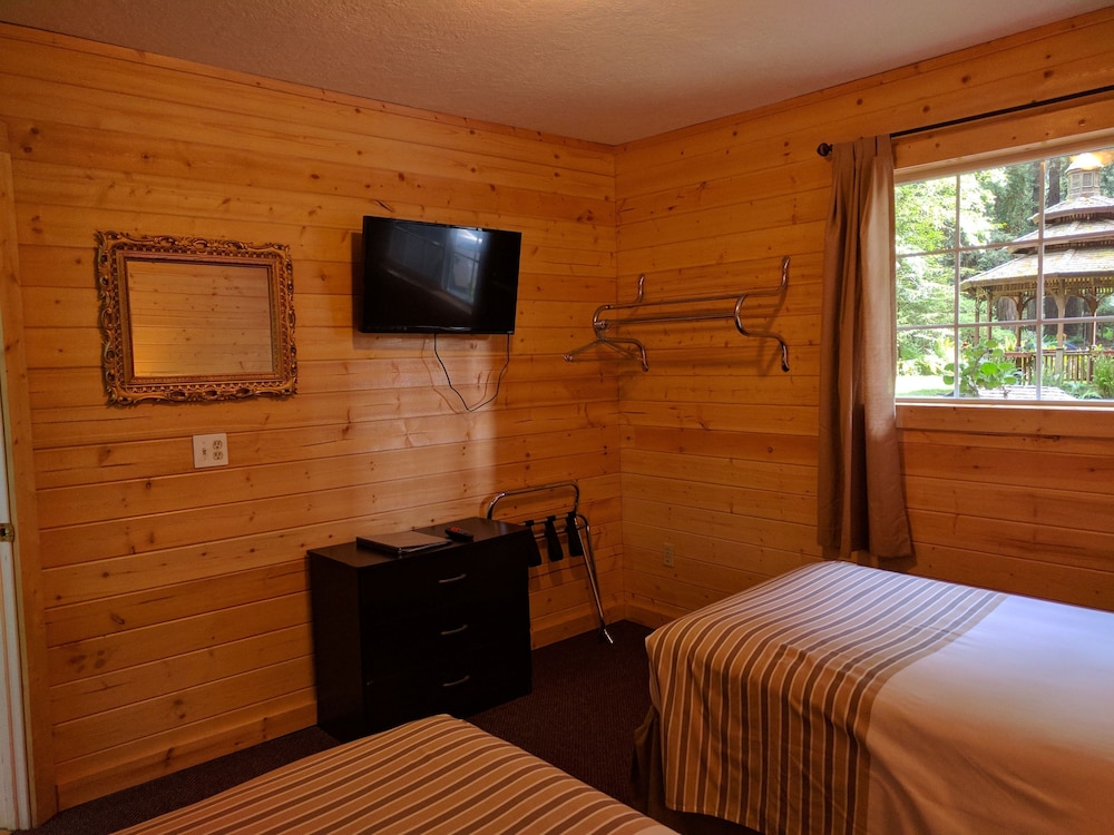 Emerald Forest Cabins - photo 17