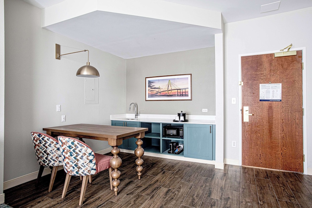 Hampton Inn & Suites Charleston West Ashley - photo 16