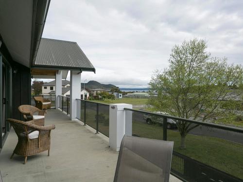 Lake Magic Motuoapa Holiday Home — 4-Star Luxury Hotel in Turangi, New Zealand