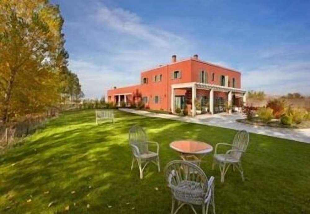 Hotel Santa Coloma Del Camino — Sasamon