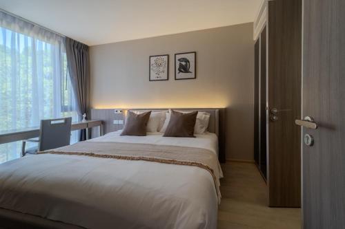Luxury 2BR with Sky Pool & Gym Near BTS Thong lo