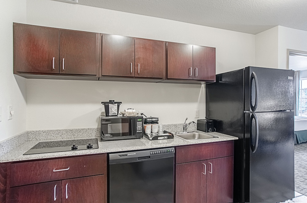 Cobblestone Hotel & Suites Greenville - photo 30