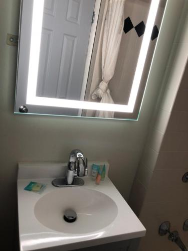 Monticello Motel - photo 15