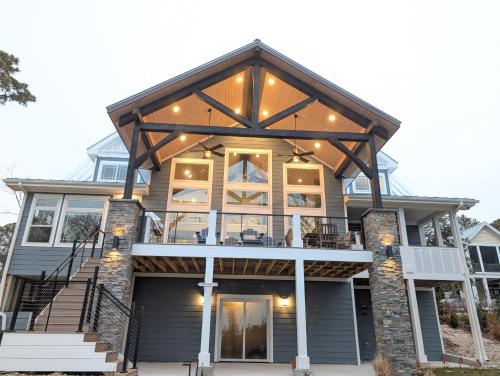 CoronaCove New luxury retreat with private beach views and sunsets — hotel in Cape Charles