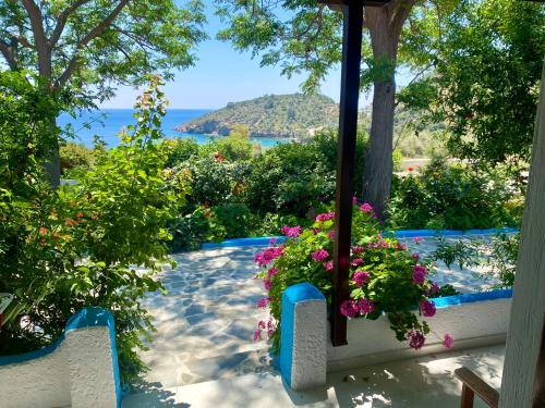Studios Ioanna Limnionas Samos — 4-Star Luxury Hotel in Marathokampos, Greece