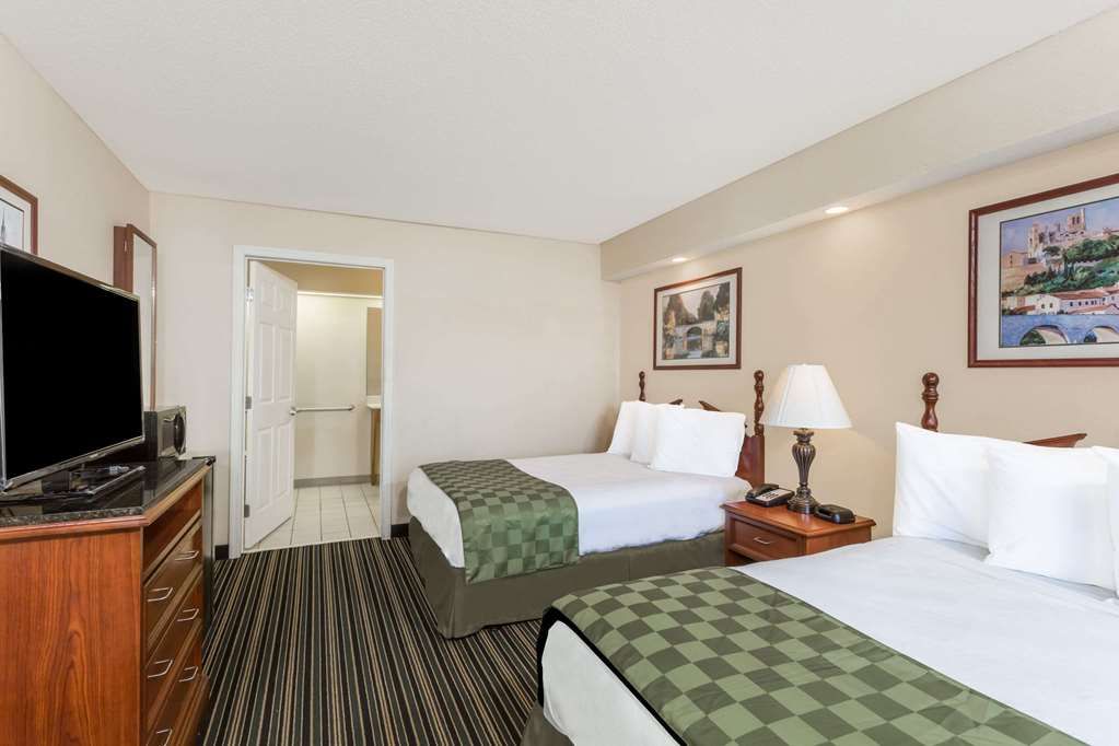 Super 8 by Wyndham Orangeburg North - photo 2