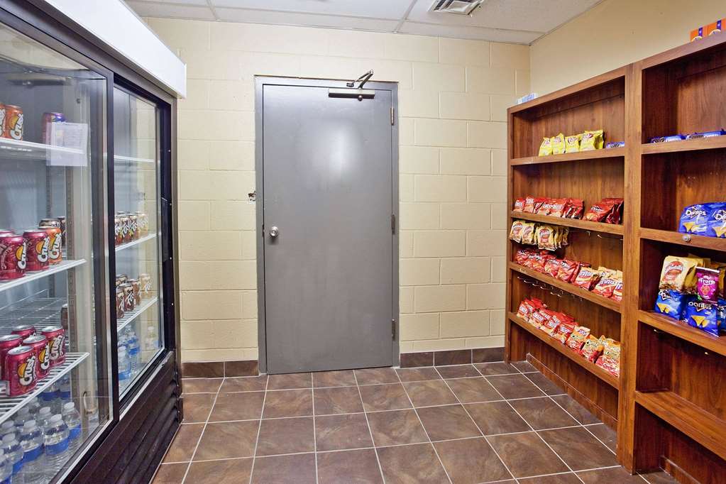 La Quinta Inn & Suites by Wyndham Memphis Airport Graceland - photo 41