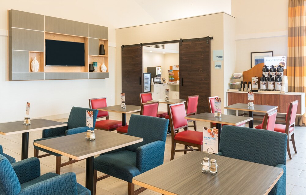 Holiday Inn Express Springfield by IHG - photo 33