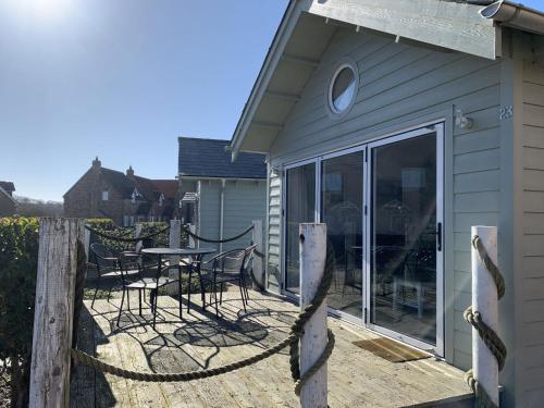 Sophies The Bay 2 bedrooms with ensuites parking with EV point 2 dogs welcome