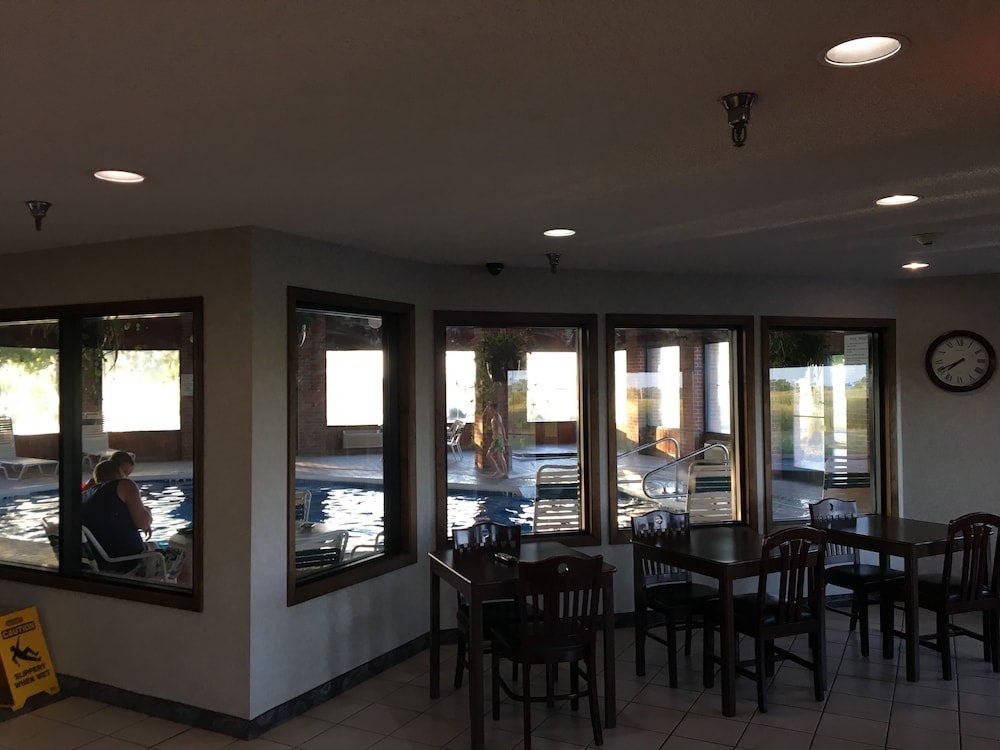 Amerihost Inn & Suites Mexico - photo 4