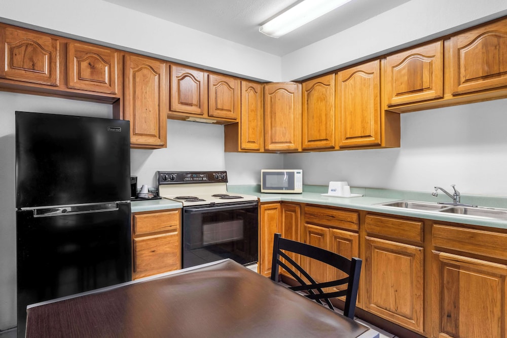 Americas Best Value Inn Jonesville Hillsdale - photo 22