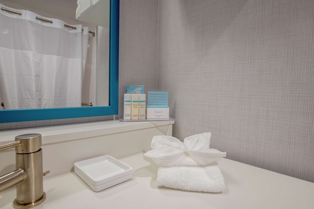 Hampton Inn & Suites Duncanville Dallas - photo 39