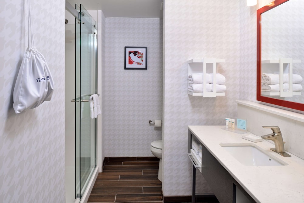 Hampton Inn & Suites Greensboro Downtown - photo 25