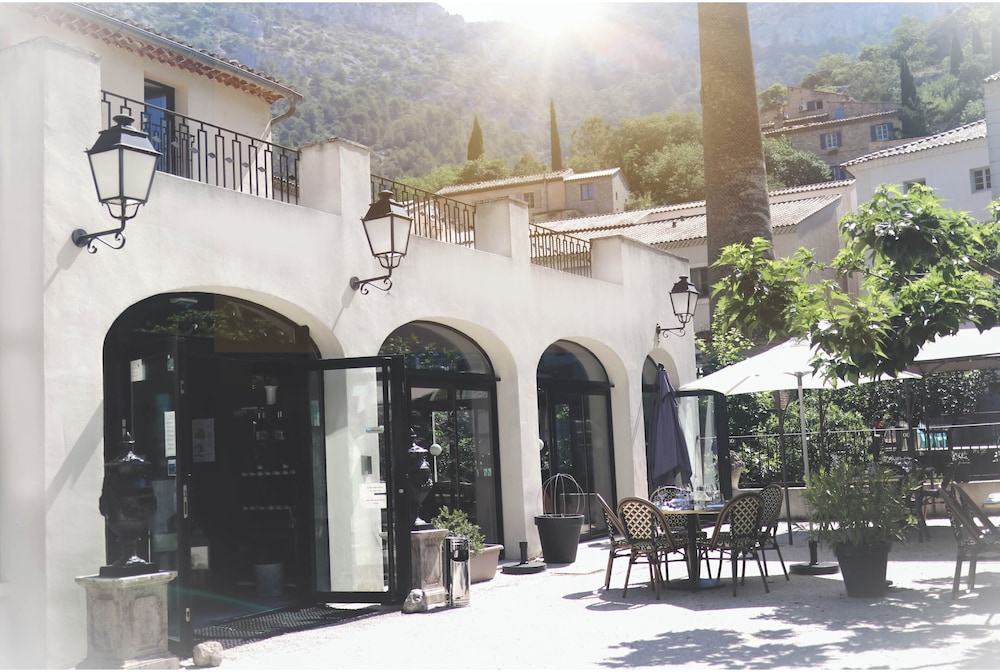Logis Hôtel Restaurant du Parc - last minute hotel in Salon-De-Provence