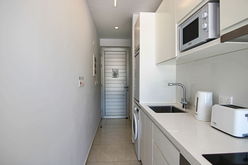 Phaedrus Living Seaside Luxury Flat Harbour 108