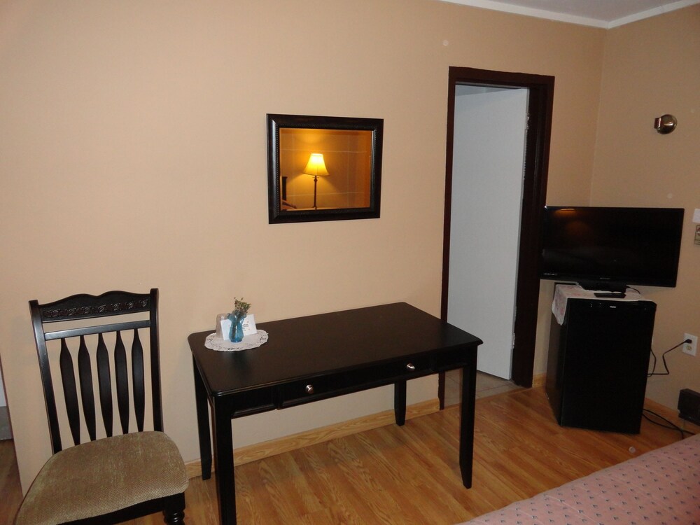 Elm Tree Motel - photo 9