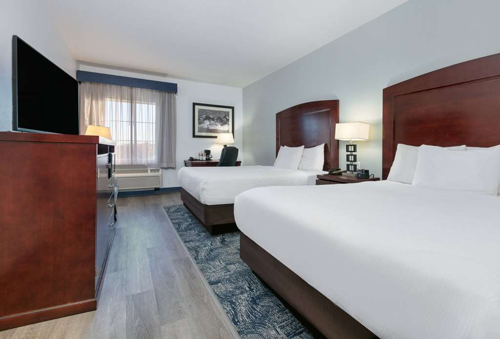 La Quinta Inn & Suites by Wyndham Fort Worth NE Mall - photo 14