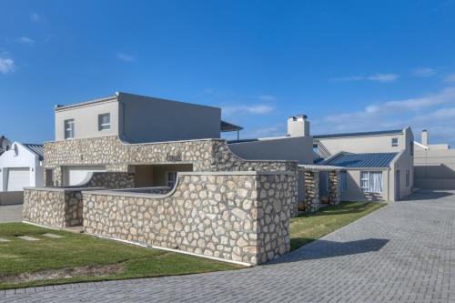 Engel - carbon neutral hotel in Unknown City