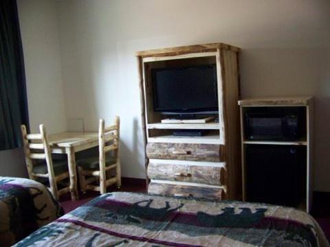 North Park Inn & Suites - photo 2