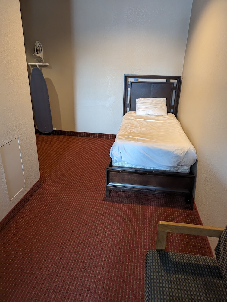 Super 8 by Wyndham Niagara Falls NY - photo 33