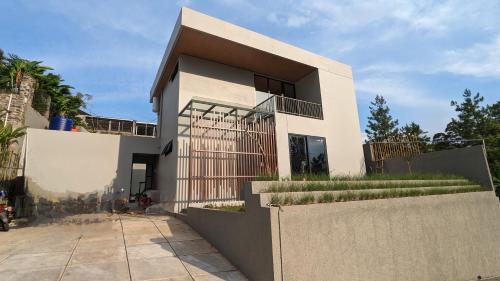Cottonwood Exclusive Villa Sagarmatha @Puncak — 4-Star Luxury Hotel in Bogor, Indonesia