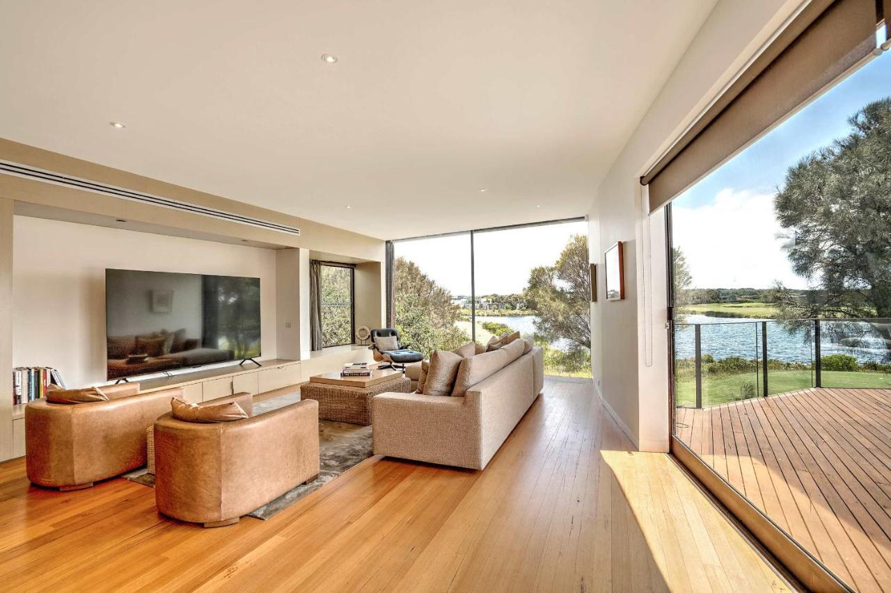 Front Row Golf & Lake Views Luxe Coastal Retreat — 4-Star Luxury Hotel in Torquay, Australia